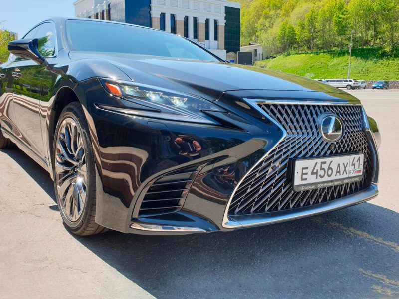 Легковой автомобиль LEXUS LS500 представительского класса